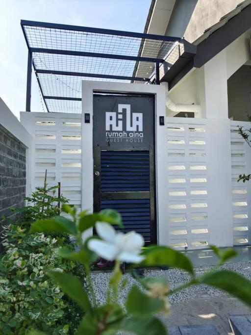 Rumah Aina Homestay Bukit Changgang Private Pool Kampong Melot エクステリア 写真