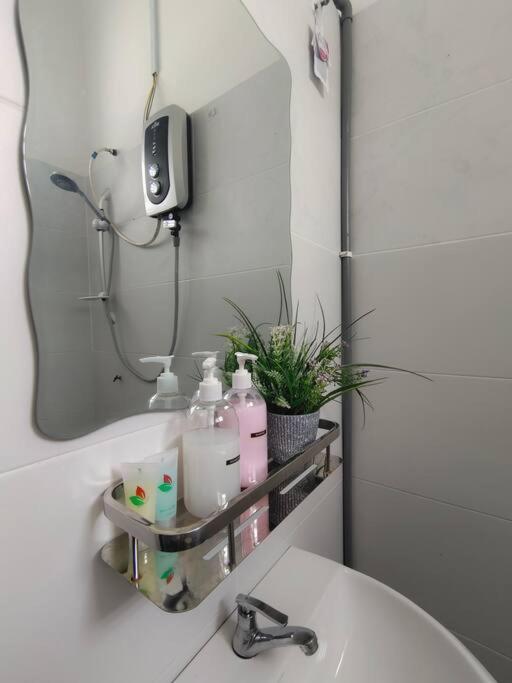 Rumah Aina Homestay Bukit Changgang Private Pool Kampong Melot エクステリア 写真