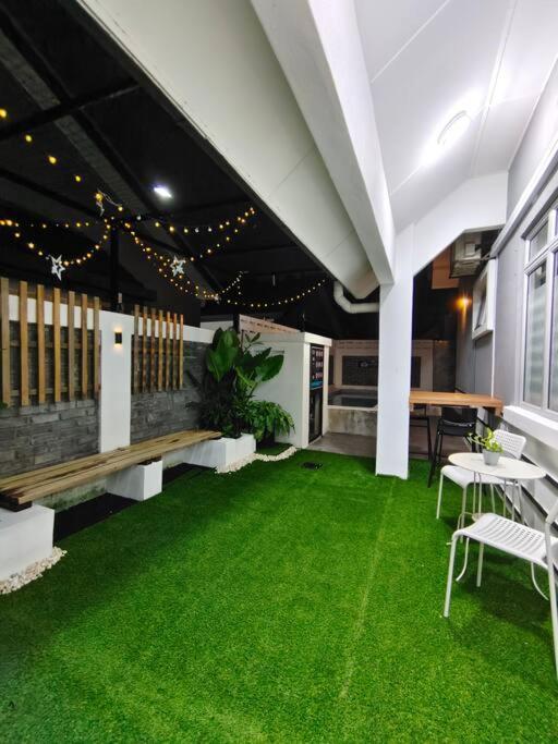 Rumah Aina Homestay Bukit Changgang Private Pool Kampong Melot エクステリア 写真