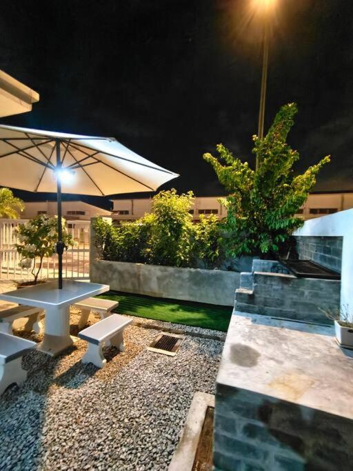 Rumah Aina Homestay Bukit Changgang Private Pool Kampong Melot エクステリア 写真