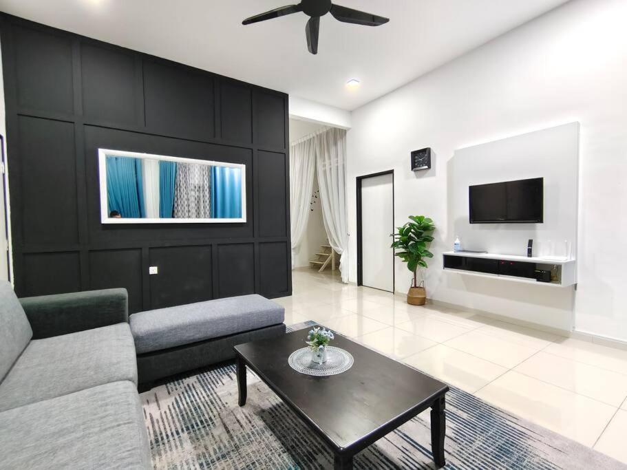 Rumah Aina Homestay Bukit Changgang Private Pool Kampong Melot エクステリア 写真